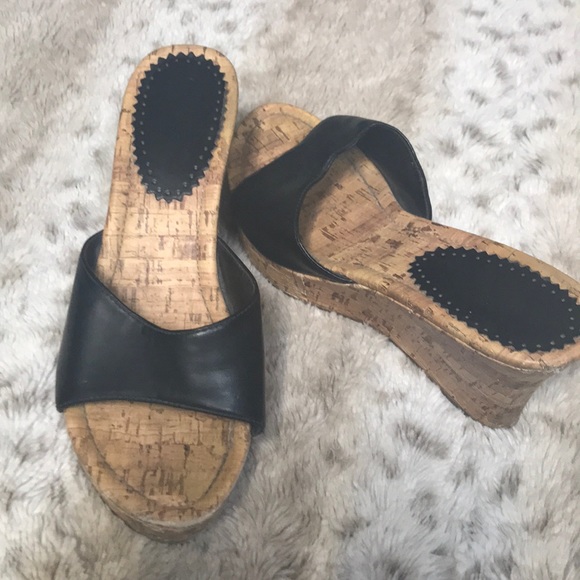 😎🥰3 for 20! Black/tan wedges - Picture 1 of 2